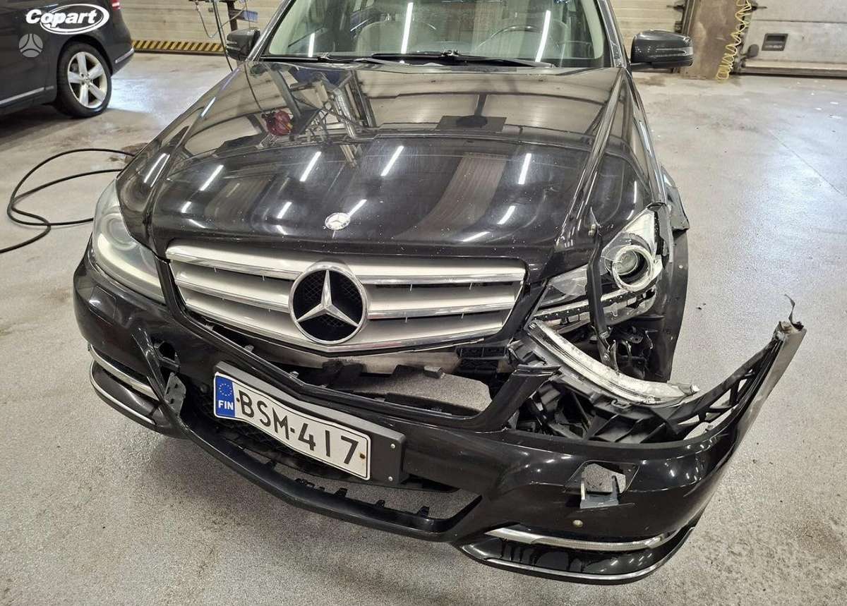 Mercedes-Benz C220 2011 — photo 8