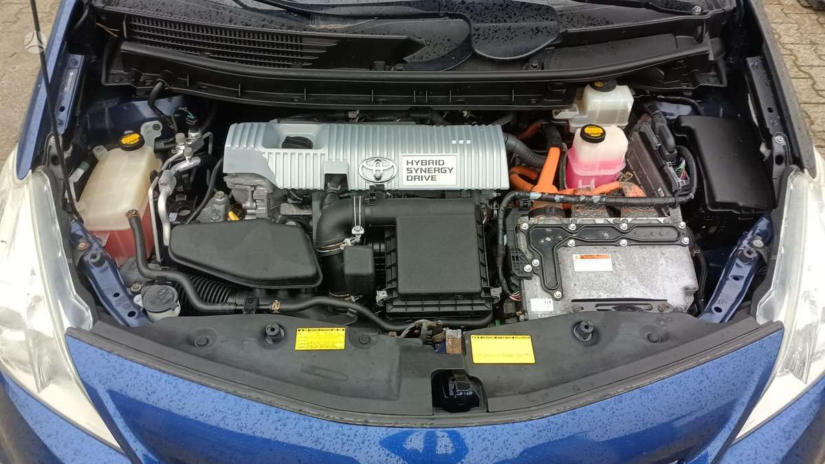 Toyota Prius+ 2012 — rear view