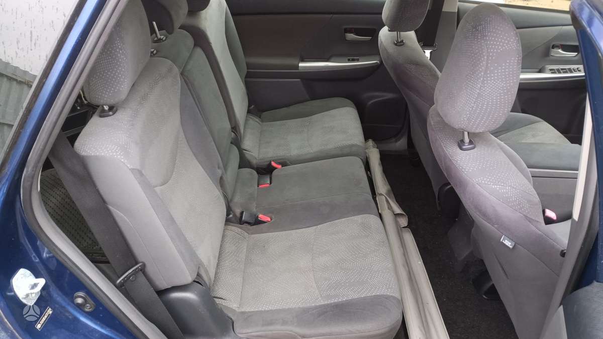 Toyota Prius+ 2012 — engine 1800 cm³