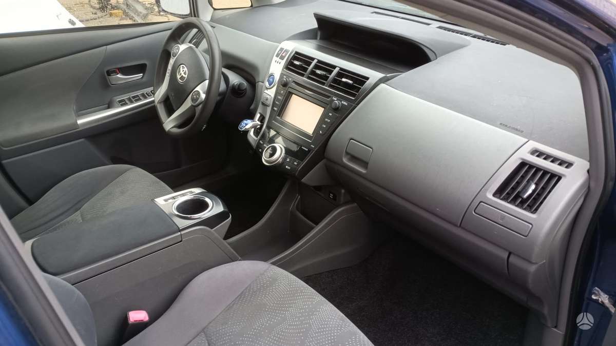 Toyota Prius+ 2012 — photo 5