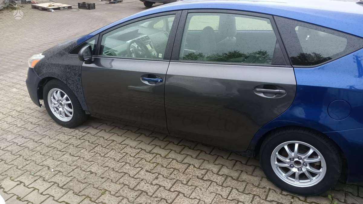 Toyota Prius+ 2012 — photo 6