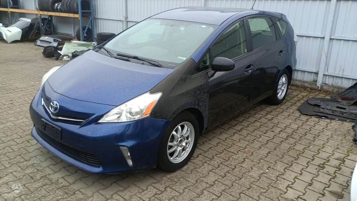 Toyota Prius+ 2012 — photo 7