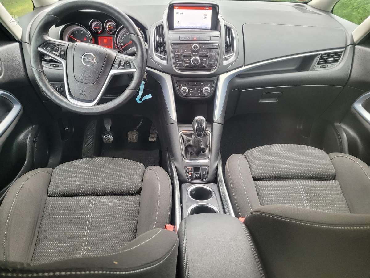Opel Zafira 2015 — photo 8