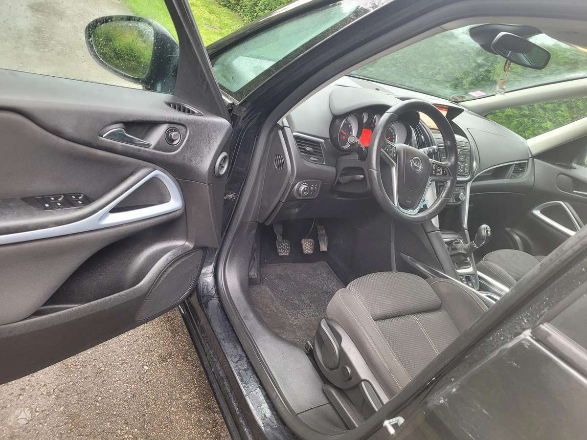 Opel Zafira 2015 — photo 9
