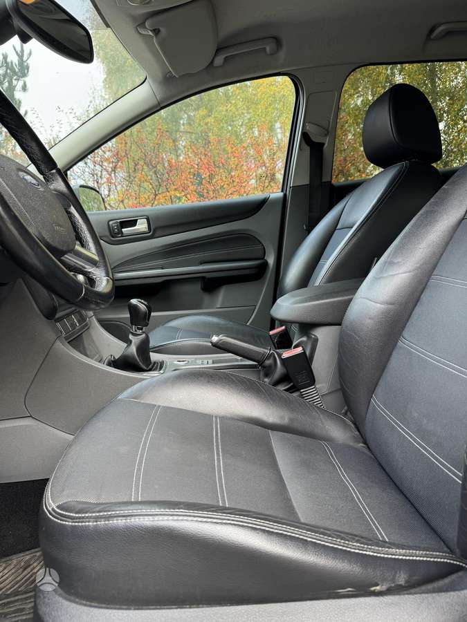 Ford Focus 2008 — photo 30