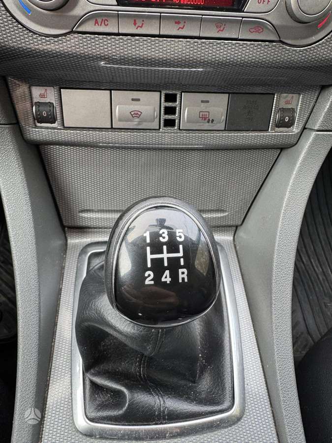 Ford Focus 2008 — photo 36