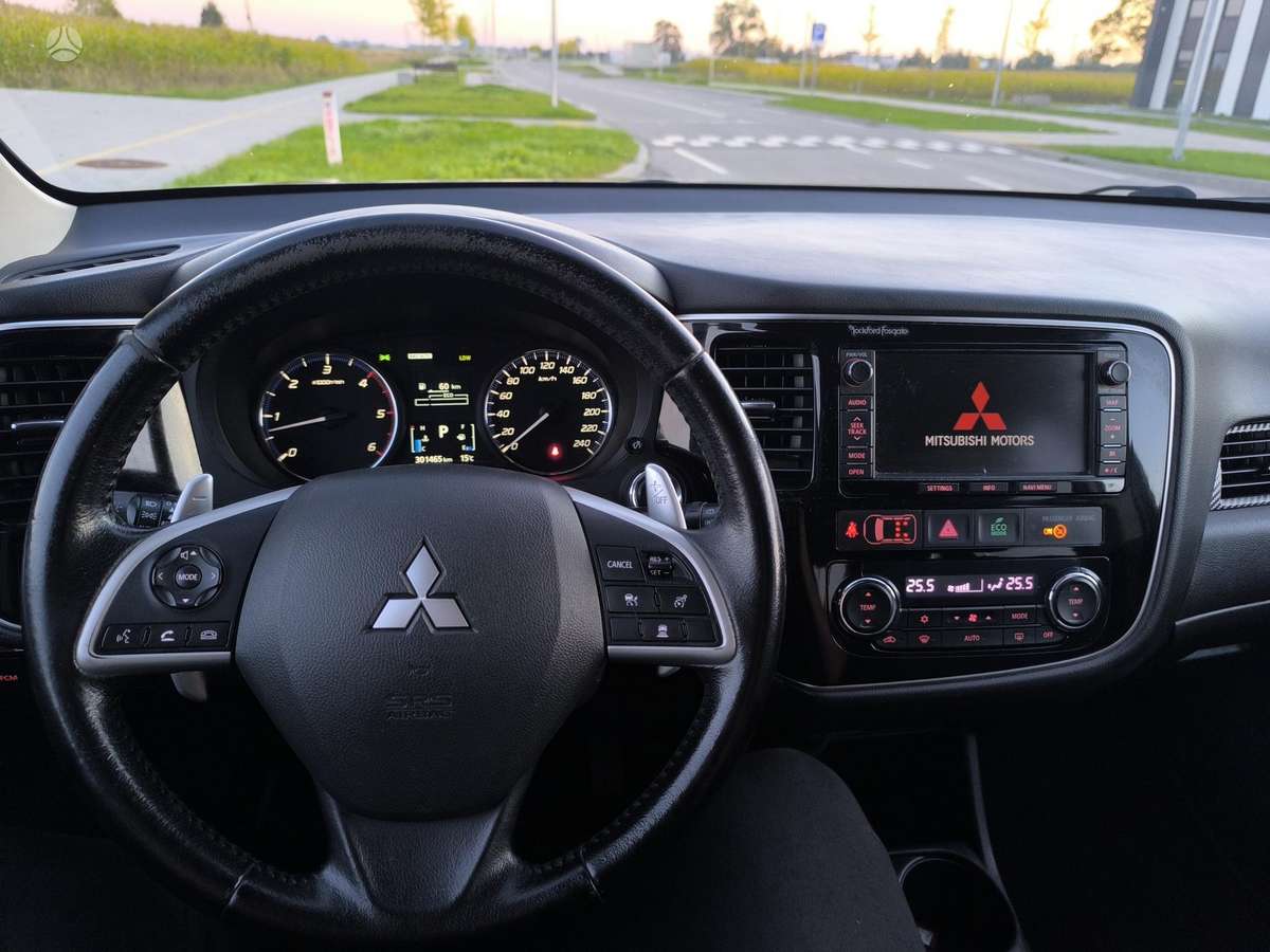 Mitsubishi Outlander 2013 — photo 16
