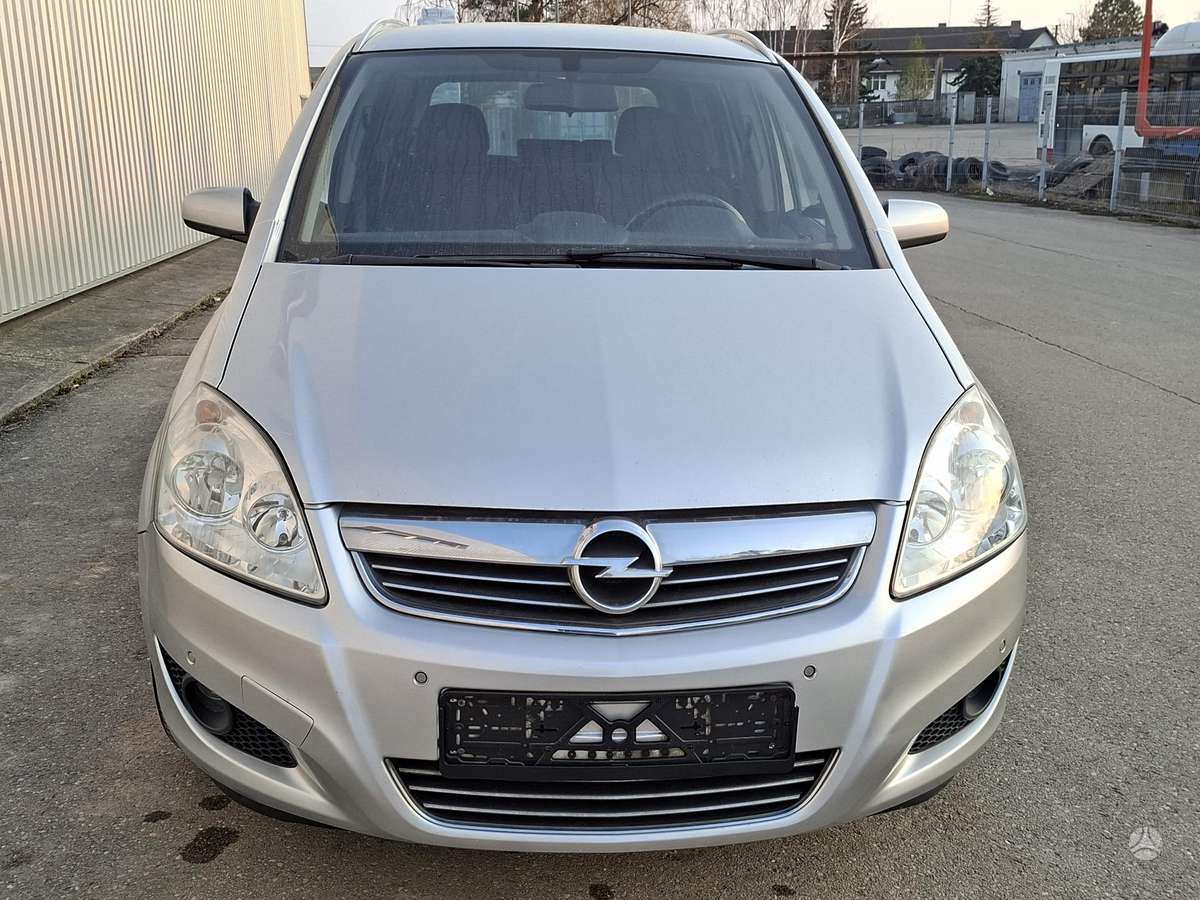 Opel Zafira 2008 — салон