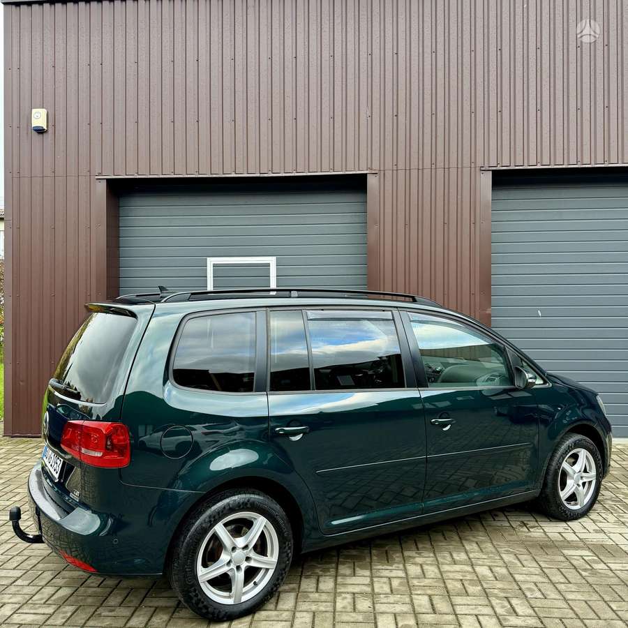 Volkswagen Touran 2011 — photo 12