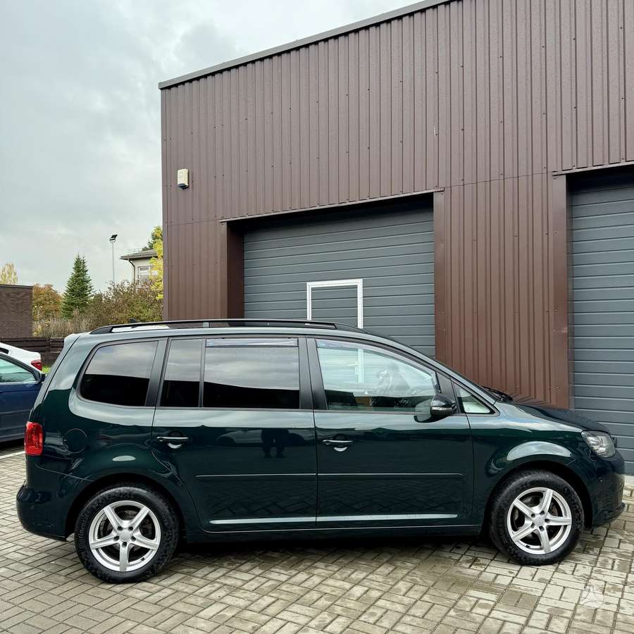 Volkswagen Touran 2011 — photo 13