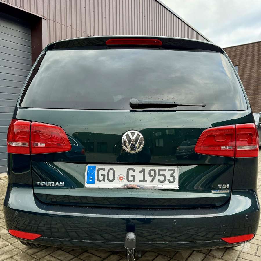 Volkswagen Touran 2011 — photo 17