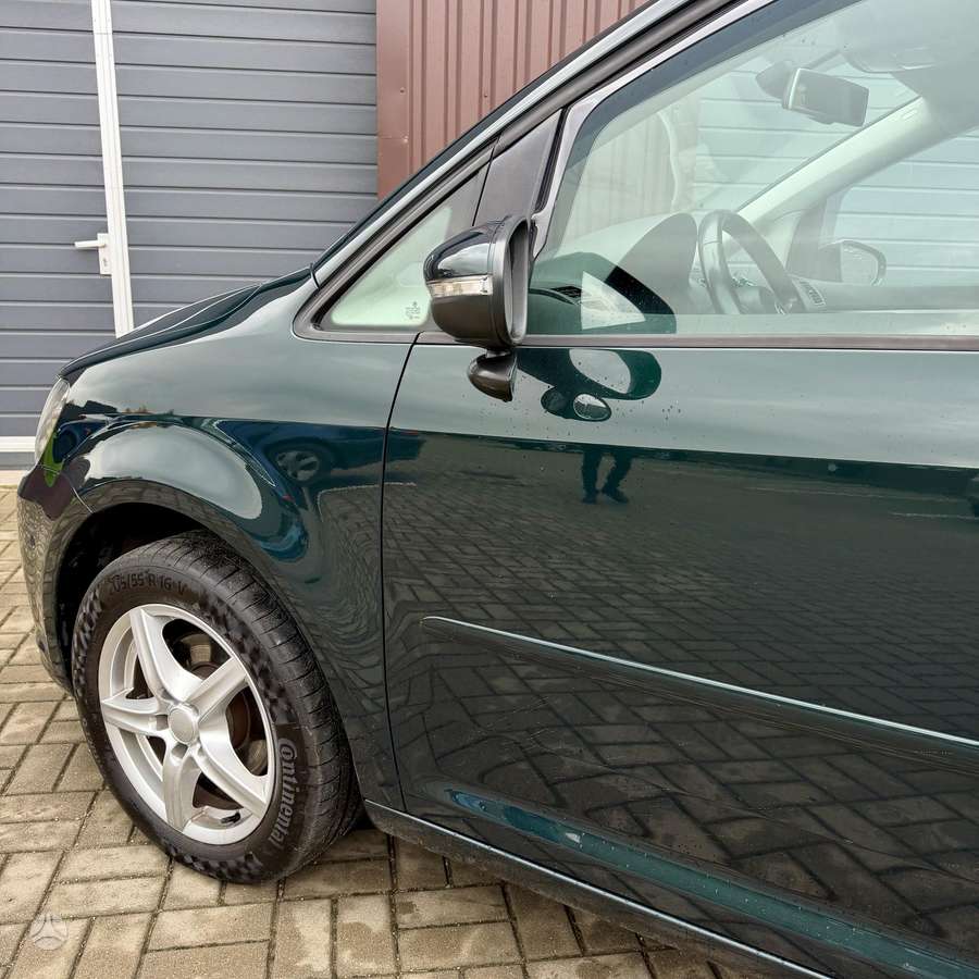 Volkswagen Touran 2011 — photo 19