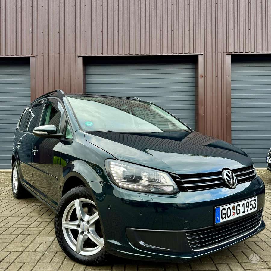 Volkswagen Touran 2011 — rear view