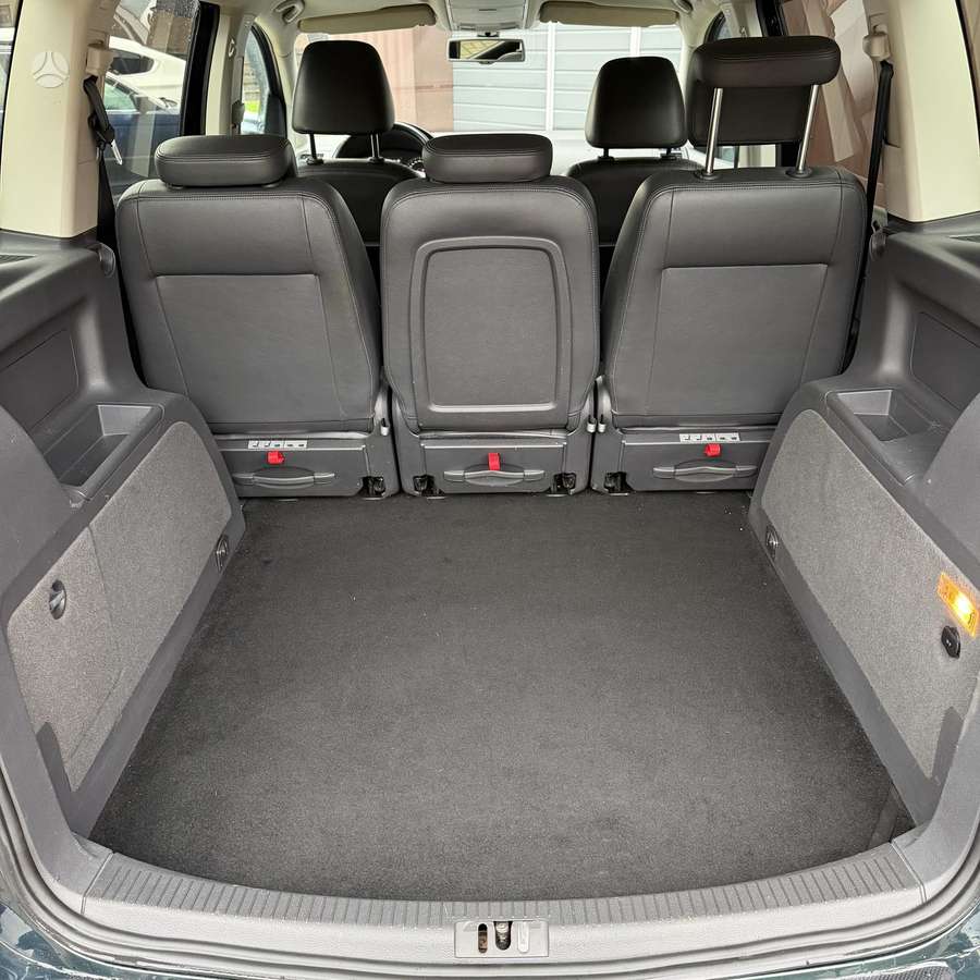 Volkswagen Touran 2011 — photo 21