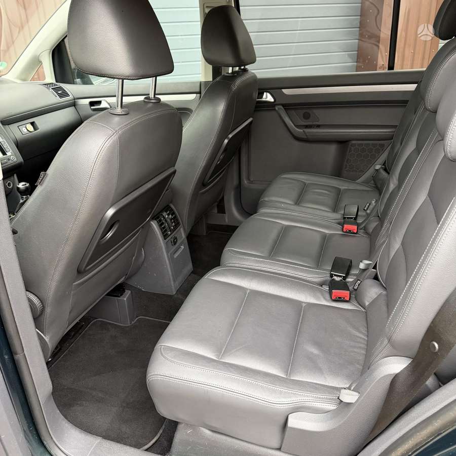 Volkswagen Touran 2011 — photo 23