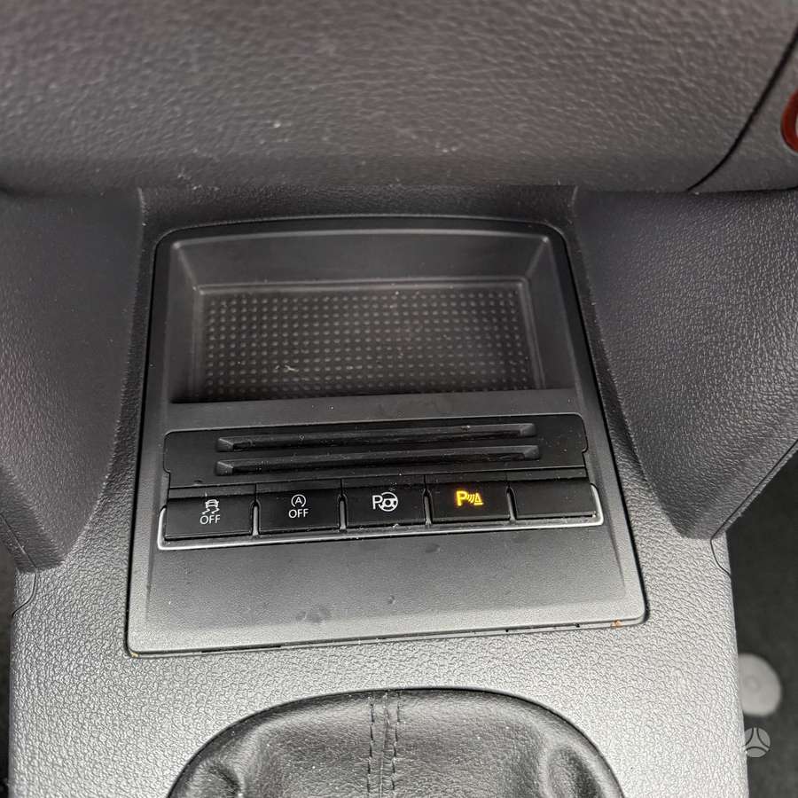 Volkswagen Touran 2011 — photo 34