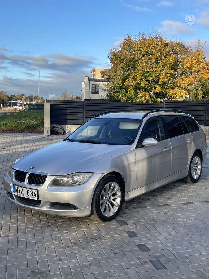 BMW 320 2007 — вигляд ззаду