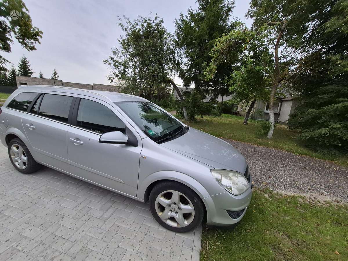 Opel Astra 2007 — interior