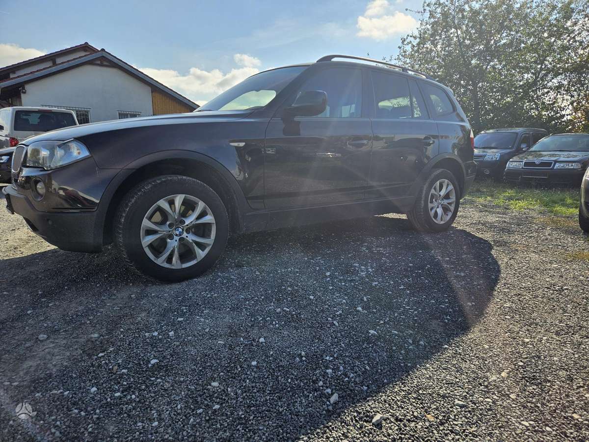 BMW X3 2010 — interior