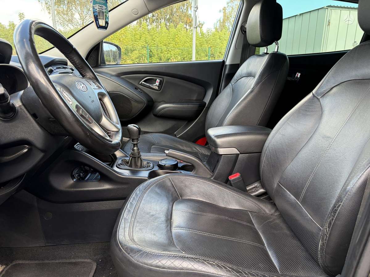 Hyundai ix35 2011 — photo 12