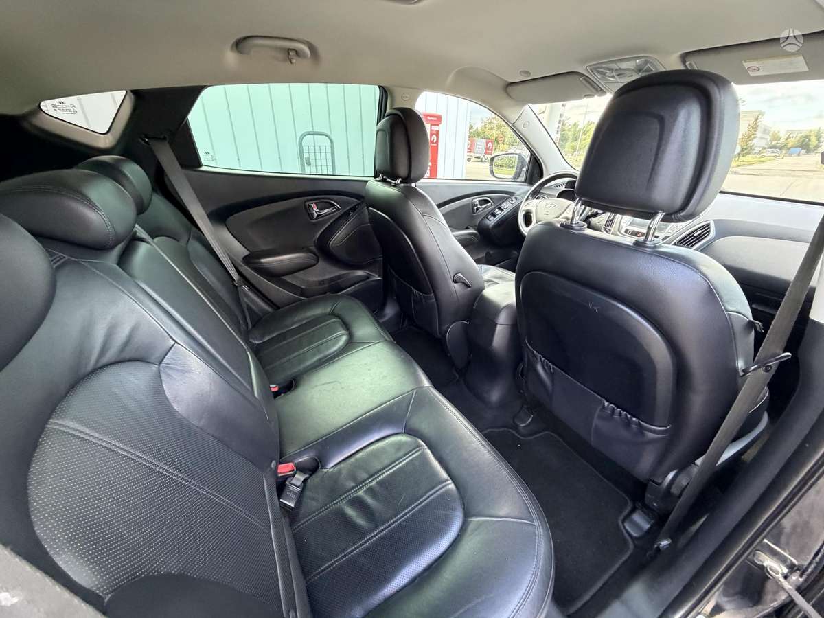 Hyundai ix35 2011 — photo 17