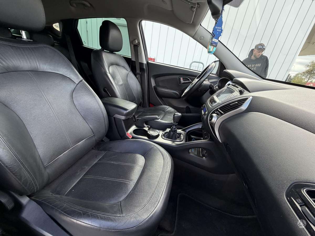 Hyundai ix35 2011 — photo 19