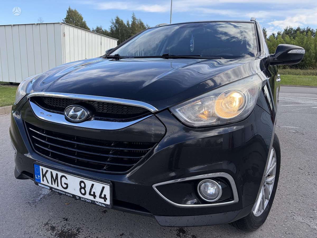 Hyundai ix35 2011 — rear view