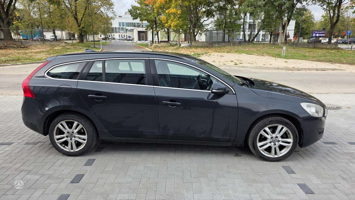 Volvo V60 2013 — вигляд ззаду