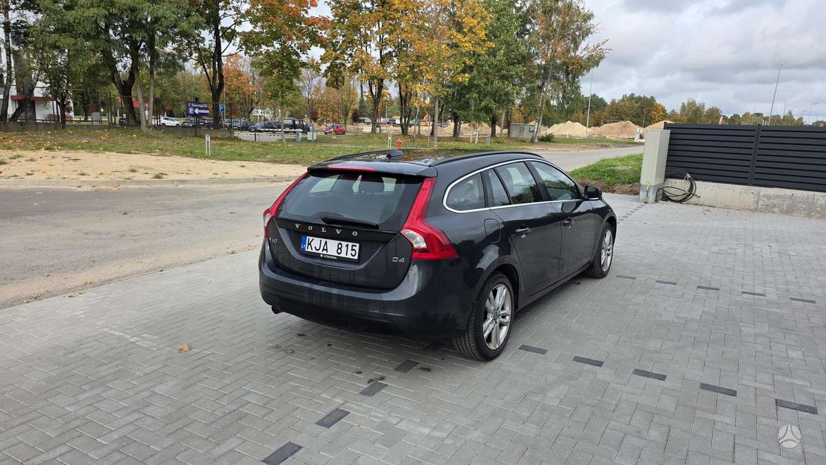 Volvo V60 2013 — салон