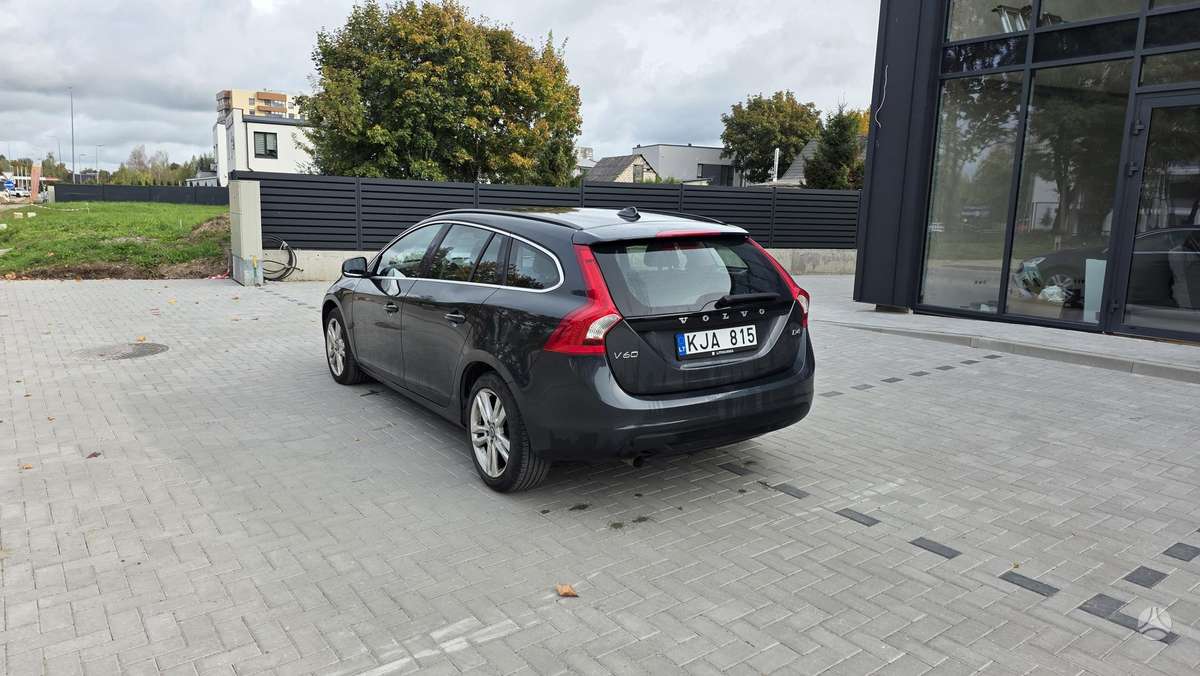 Volvo V60 2013 — двигун 1984 cm³, 163 HP (120kW)