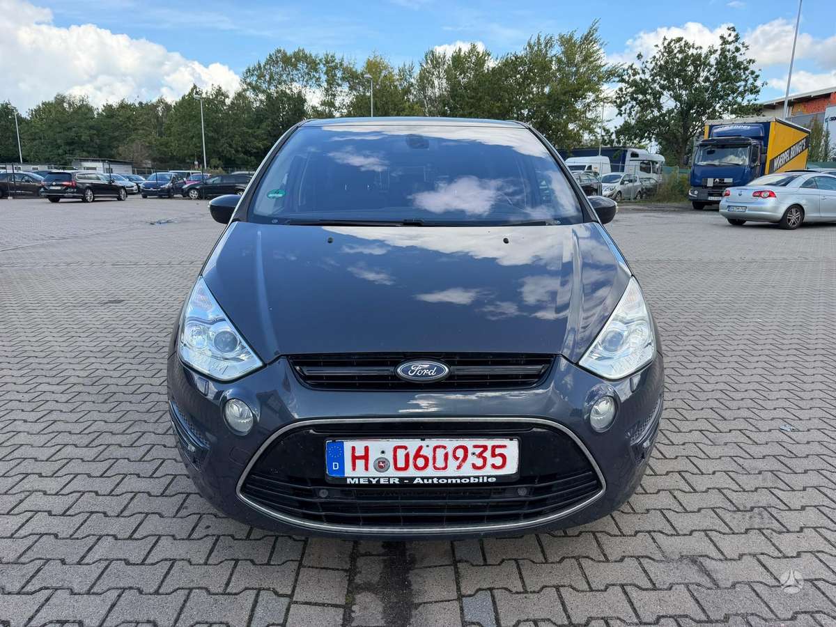 Ford S-MAX 2013 — вигляд ззаду
