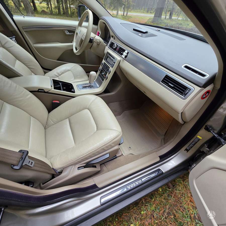 Volvo XC70 2009 — photo 17