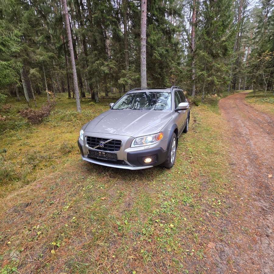 Volvo XC70 2009 — rear view