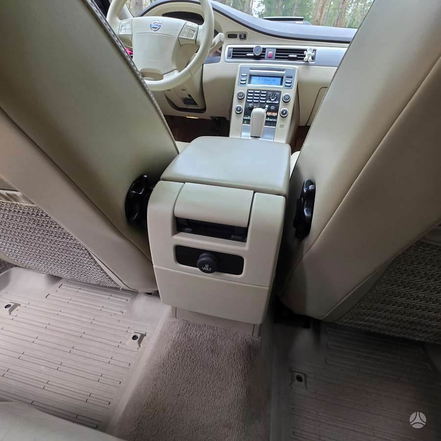 Volvo XC70 2009 — photo 29