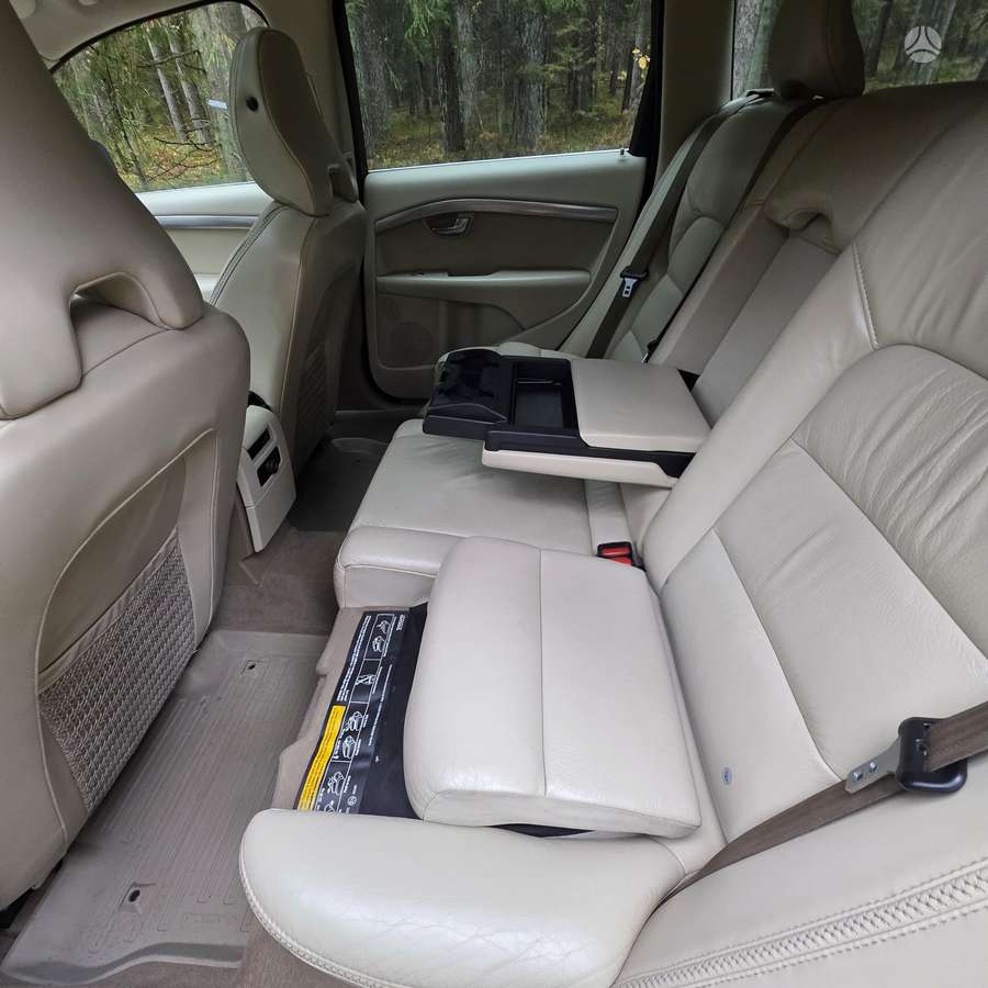 Volvo XC70 2009 — photo 31