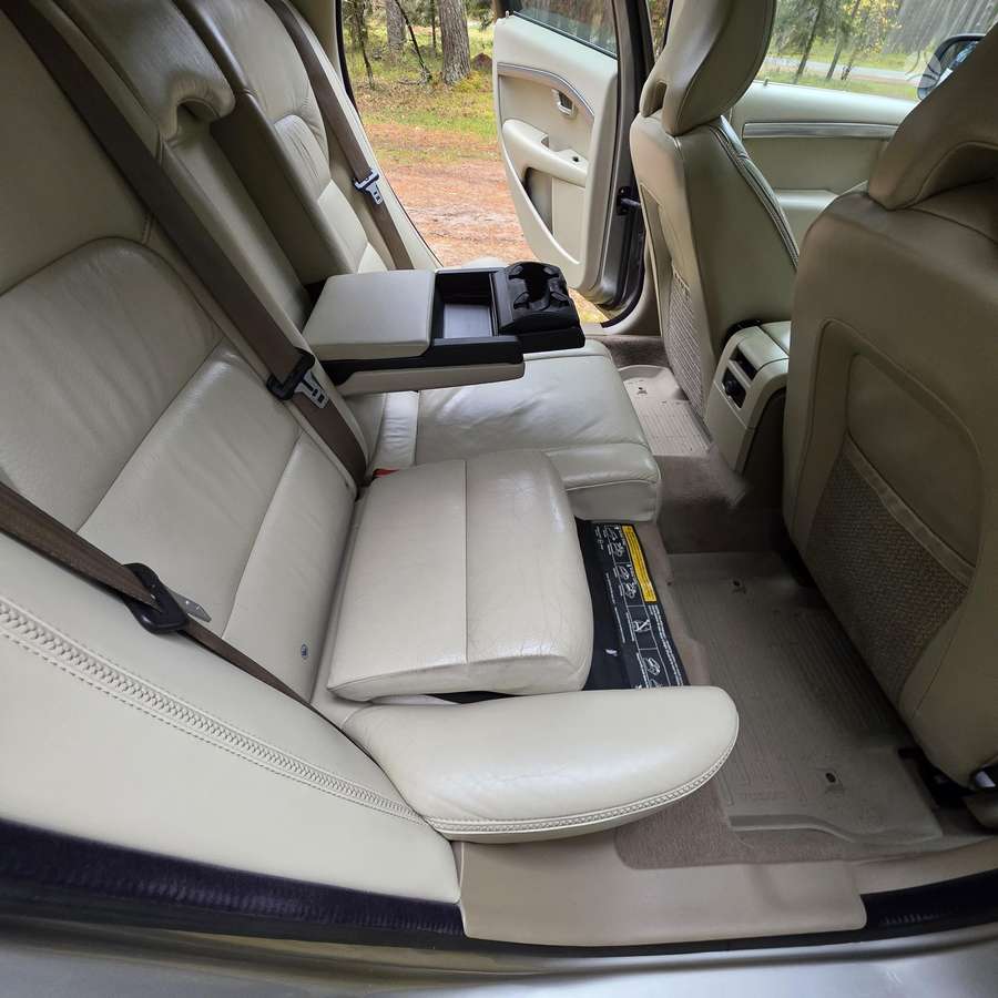 Volvo XC70 2009 — photo 32