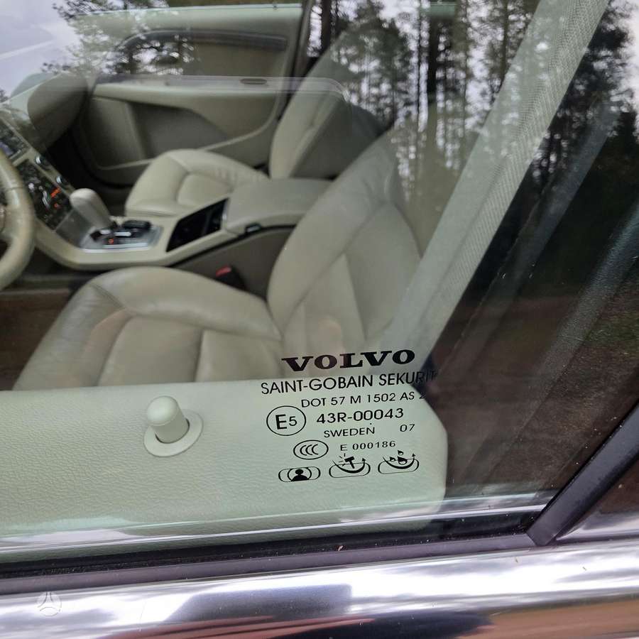 Volvo XC70 2009 — photo 37