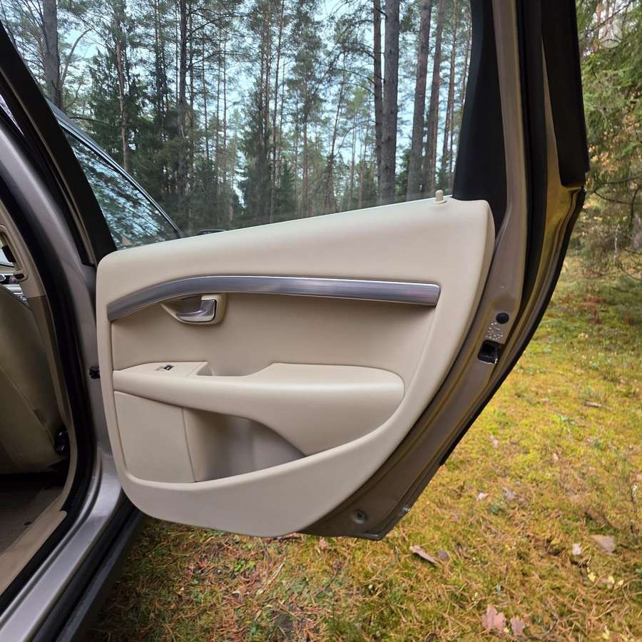 Volvo XC70 2009 — photo 44