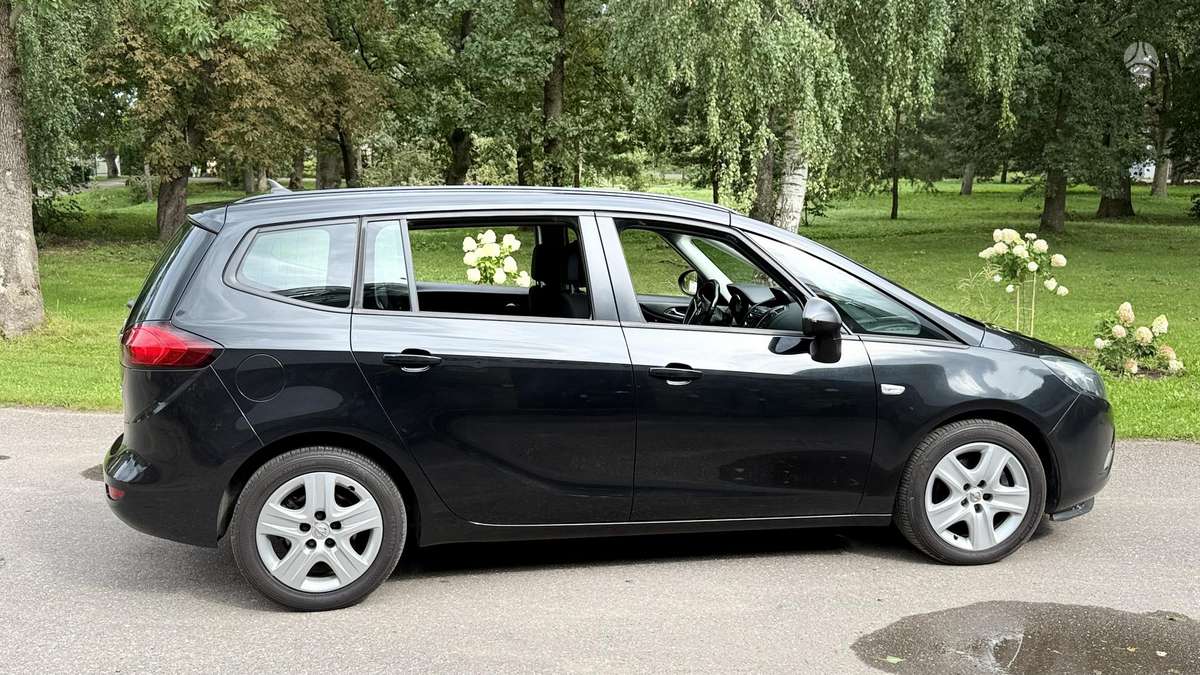 Opel Zafira 2013 — фото 10