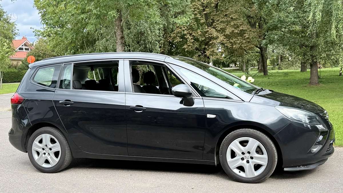 Opel Zafira 2013 — фото 11