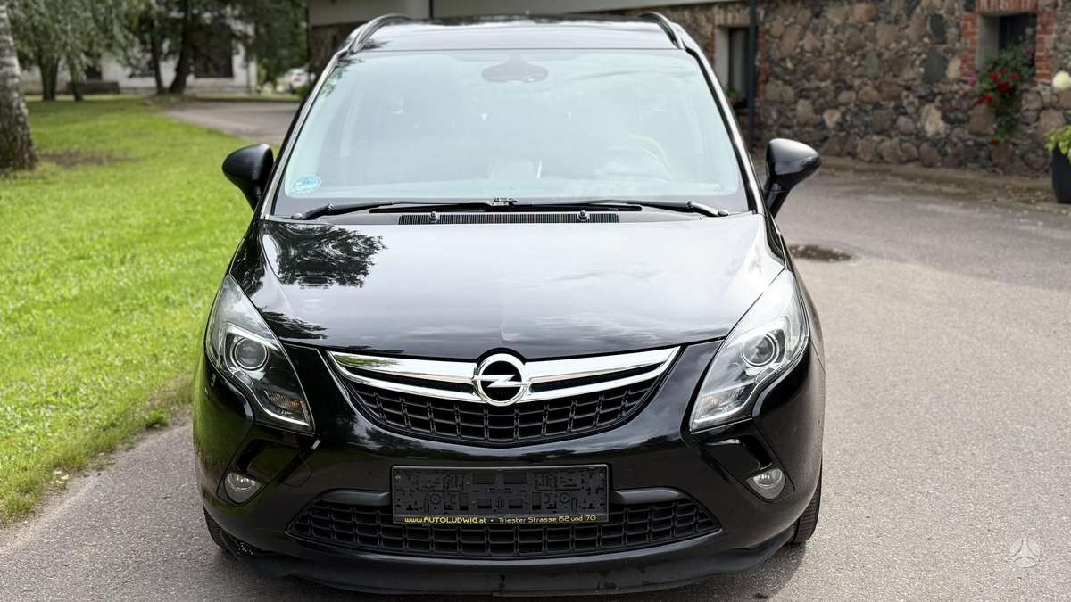 Opel Zafira 2013 — салон