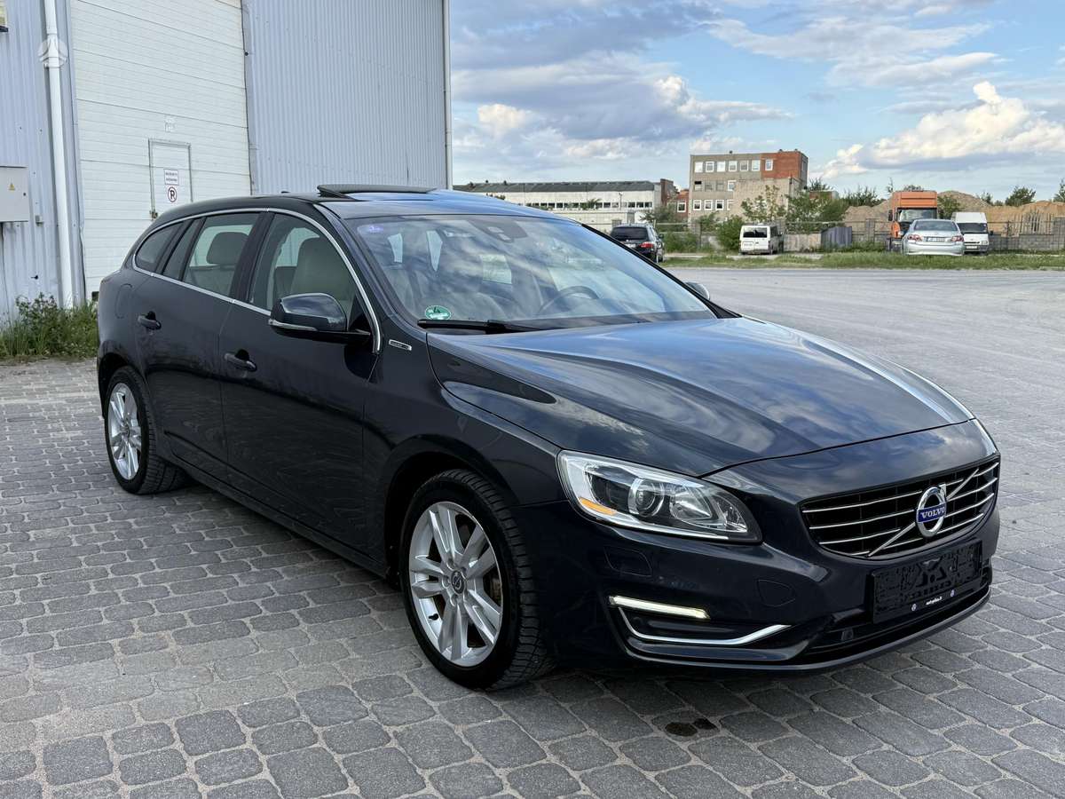 Volvo V60 2013 — rear view
