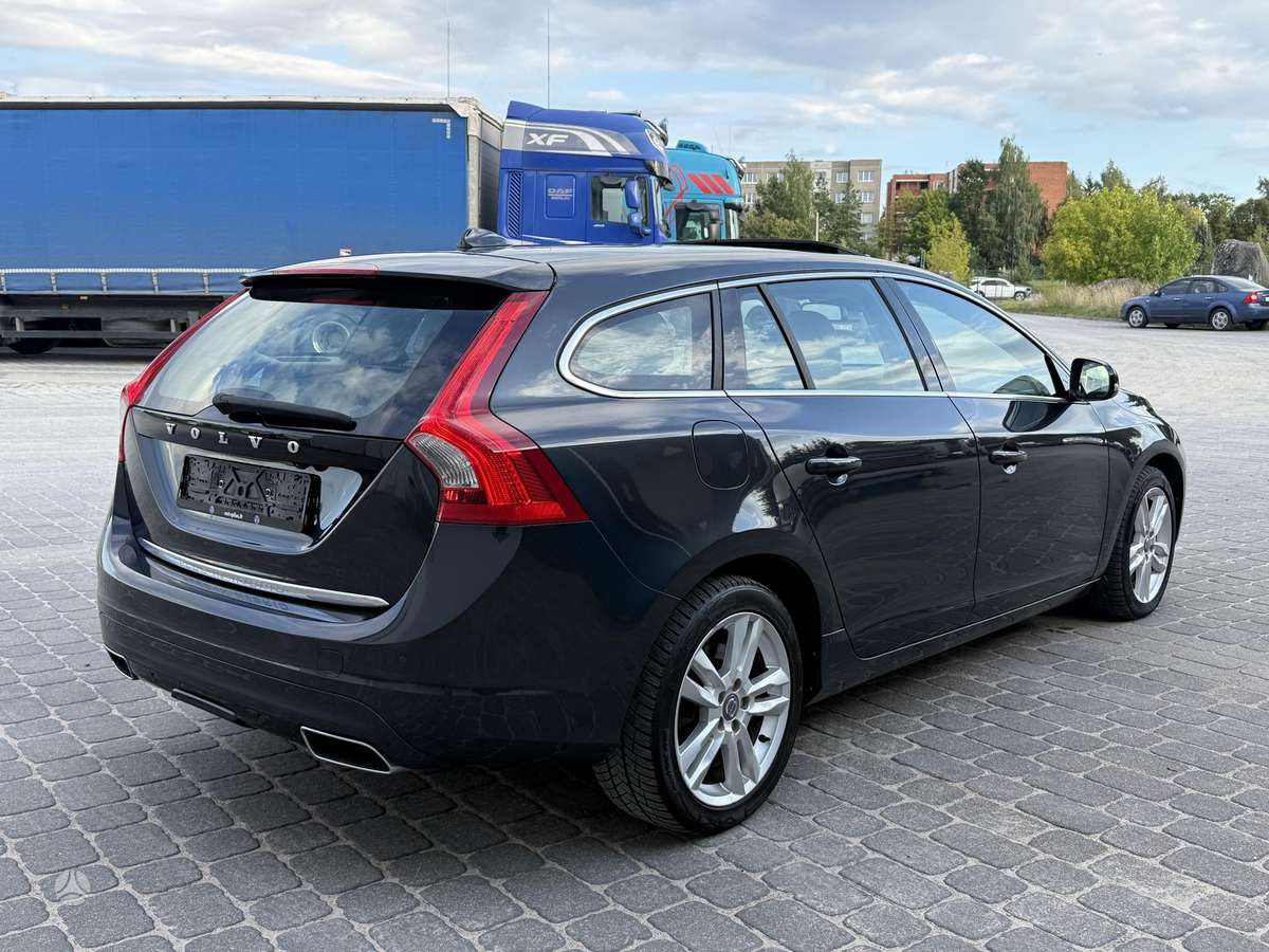 Volvo V60 2013 — interior