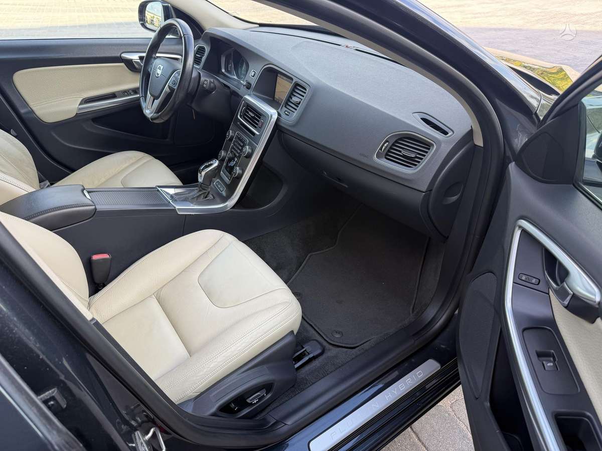 Volvo V60 2013 — photo 7