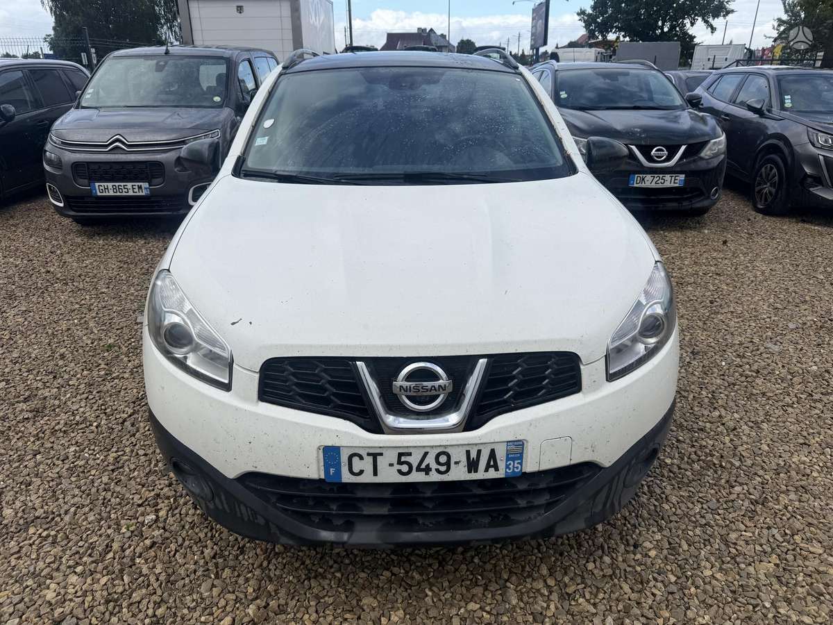 Nissan Qashqai 2013 — rear view