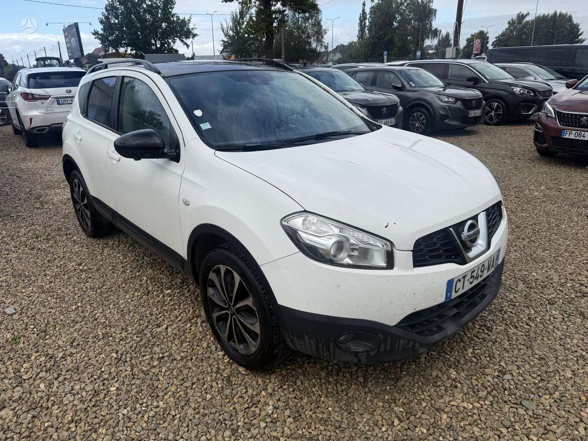 Nissan Qashqai 2013 — interior
