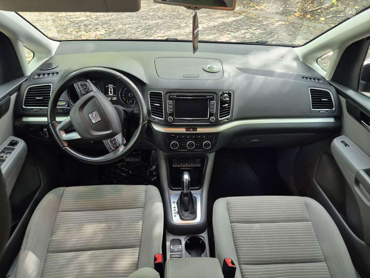 Seat Alhambra 2013 — photo 10
