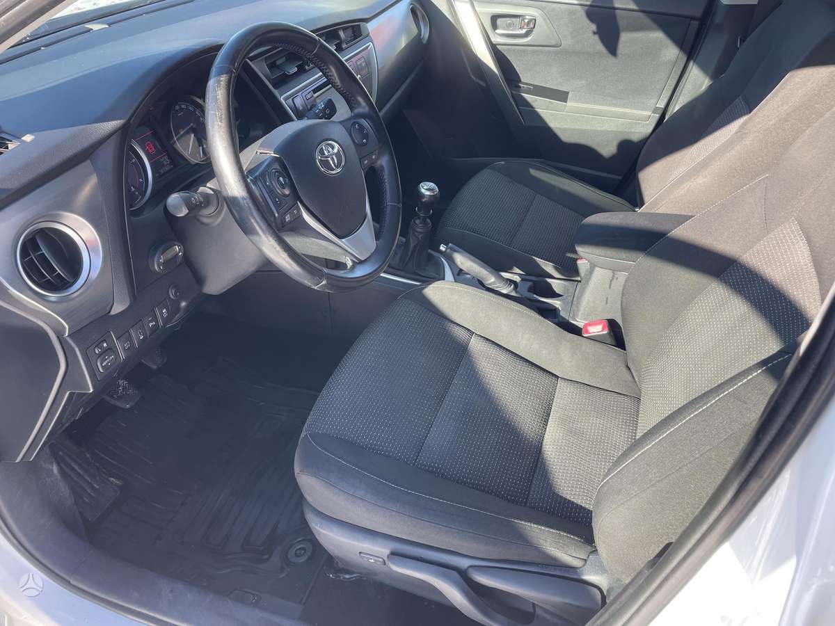 Toyota Auris 2014 — photo 10