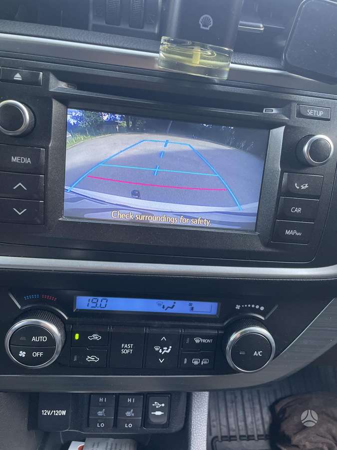 Toyota Auris 2014 — photo 13