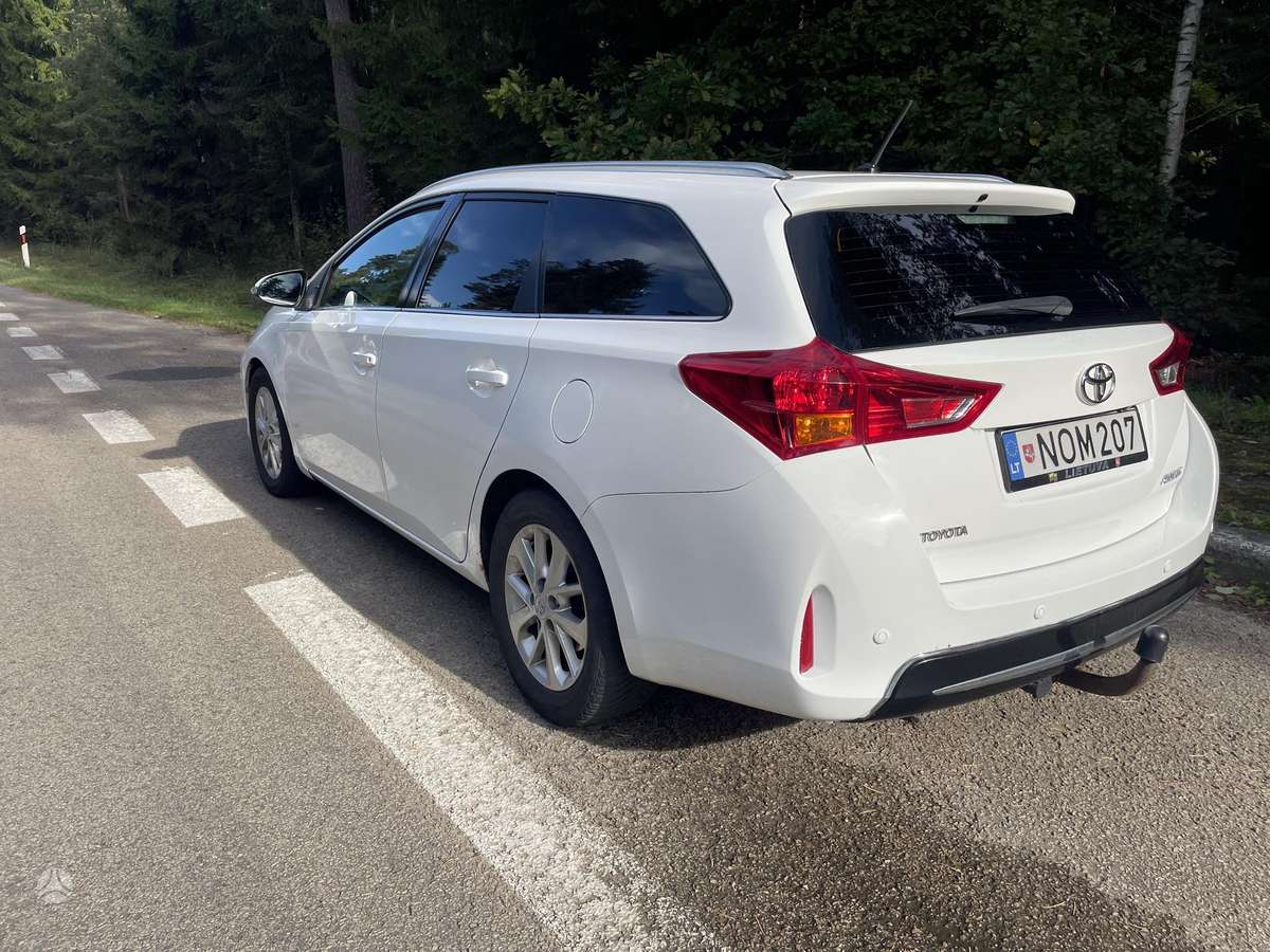 Toyota Auris 2014 — engine 1998 cm³, 124 HP (91kW)